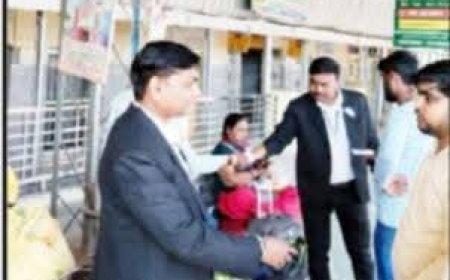 रेलवे में अभियान चलाकर बिना टिकट यात्रियों से वसूले करीब 60000