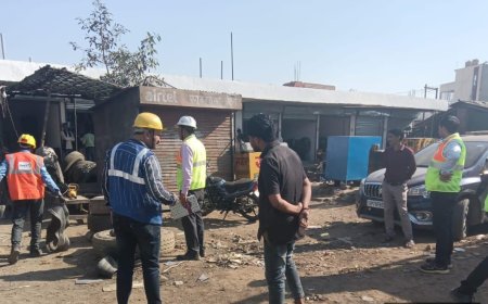 हाईवे के दोनों ओर टीम ने अभियान चलाकर 20 अवैध कब्जे हटवाए