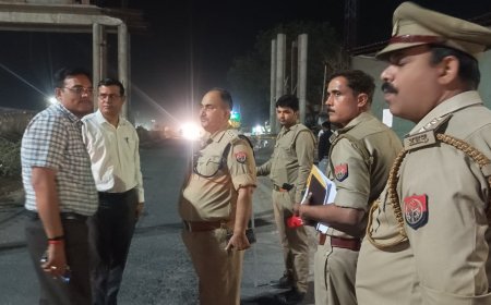 टीम ने ओवरलोड वालू लदे बिना प्रपत्रों के परिवहन करते 8 ट्रकों को पकड़ा