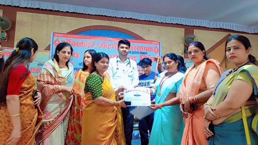 महिला संगठन प्रमुख ने किया रक्त दान