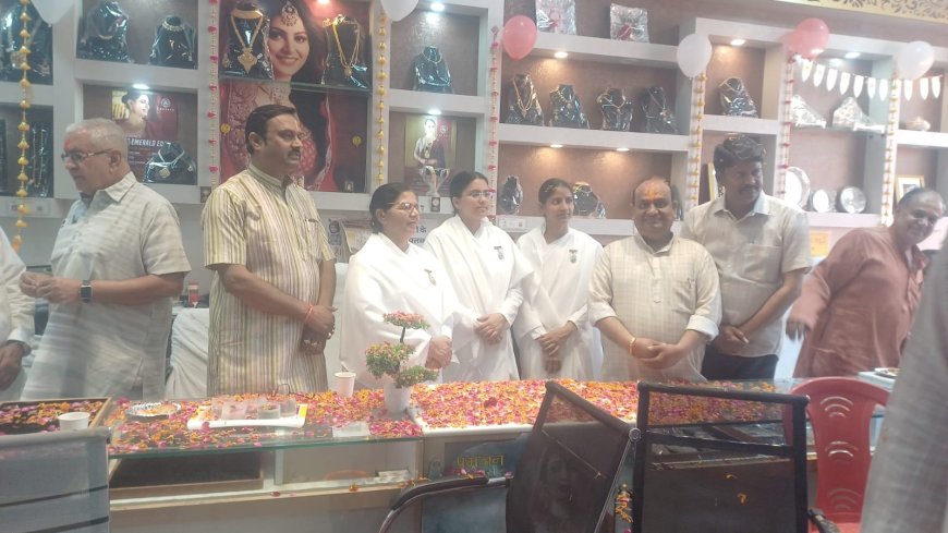 होली मिलन समारोह पर महाकुंभ में योगदान देने वालों को किया गया सम्मानित
