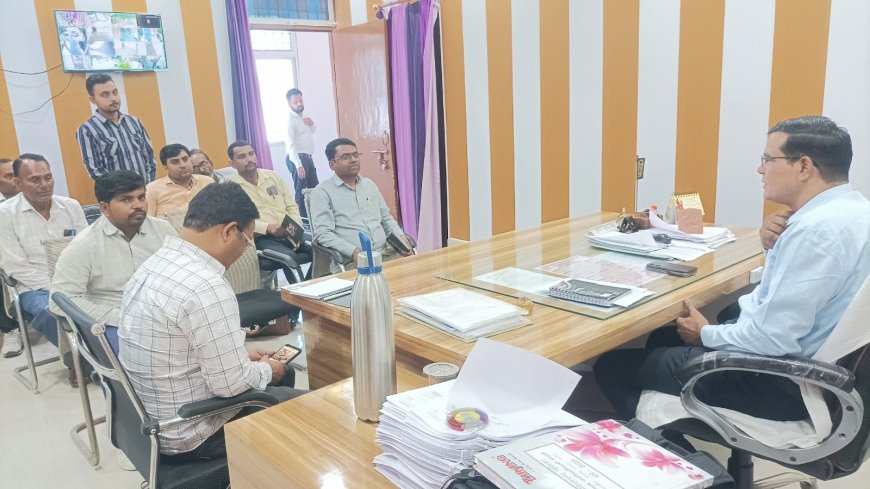 सरकारी गेहूँ क्रय केंद्र प्रभारियों की बैठक में एसडीएम ने दिये निर्देश