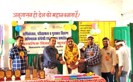 मम्मी पापा हमे पढ़ाओ स्कूल में चलकर नाम लिखाओ