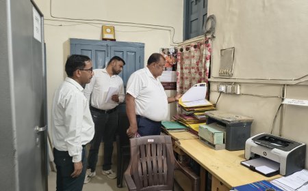 खण्ड बिकास कार्यालय का सी डी ओ ने किया औचक निरीक्षण