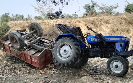 ट्राली समेत ट्रैक्टर खाई में पलटा ,नौ वर्षीय बालक की ठौर मौत