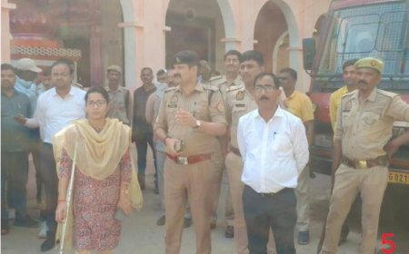 ब्लॉक परिसर में स्थित एडीओ पंचायत कार्यालय के स्टोर रूम में लगी आग