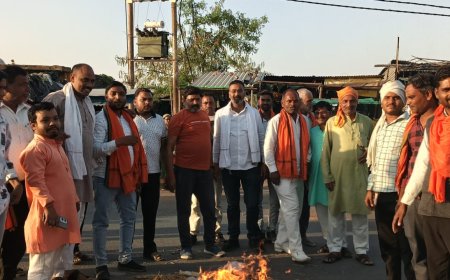 आतंकवाद के खिलाफ भाजपा कार्यकर्ताओं ने की नारेबाजी फूंका पुतला