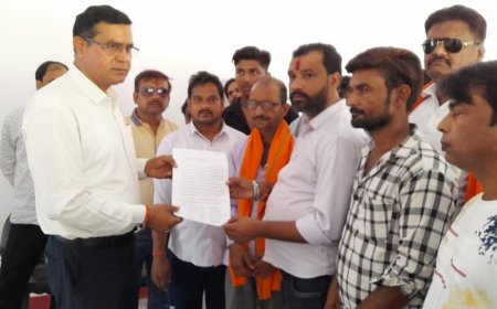 मेले के आयोजन का परमीशन न देने की मांग को लेकर सौंपा ज्ञापन