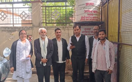 कचहरी परिसर में पानी के संकट को लेकर वकीलों ने सौपा ज्ञापन