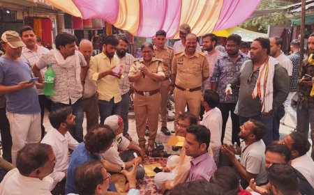 लूटकांड के खुलासा न होने पर व्यापारियों ने दिया धरना