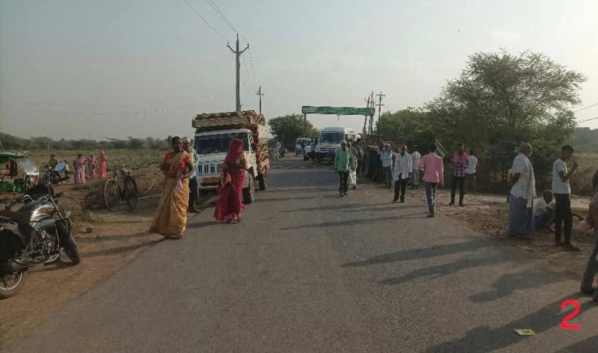 बिजली के खंभे से टकराई ट्रैक्टर-ट्रॉली, चालक की मौके पर मौत