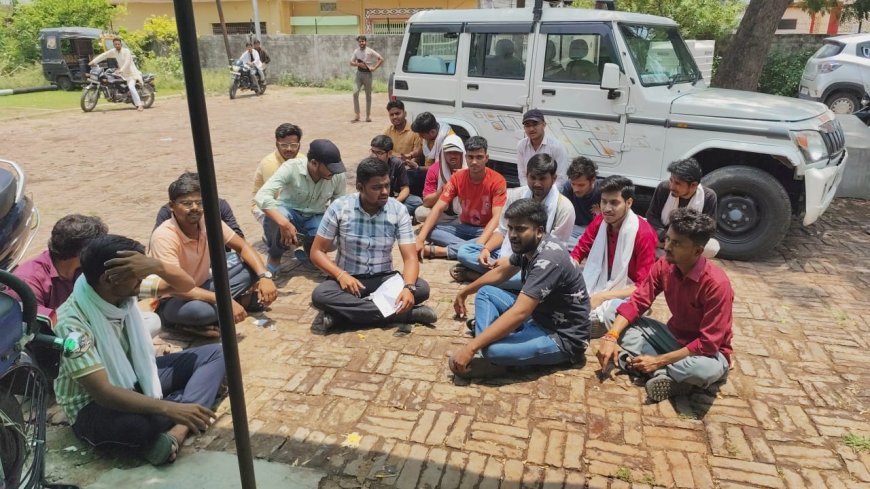 अ.भा.विद्यार्थी परिषद ने बिधुत को लेकर एस डी ओ को दिया ज्ञापन