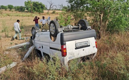 अनियंत्रित होकर खाई में पलटी कार,6 घायल