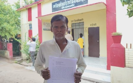 बिजली विभाग पर मनमानी का आरोप: बाढ़ पीड़ितों के घरों के ऊपर से खींची बिधुत लाइन