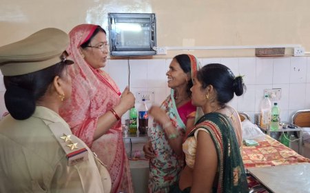 उत्तर प्रदेश महिला आयोग की सदस्य ने जिला महिला अस्पताल का किया औचक निरीक्षण