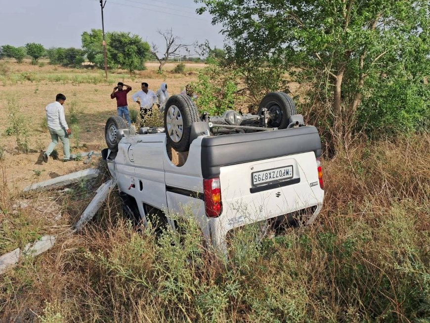 अनियंत्रित होकर खाई में पलटी कार,6 घायल