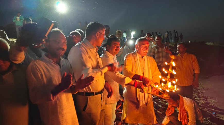 यमुना मैया में आयोजित हुई महा आरती