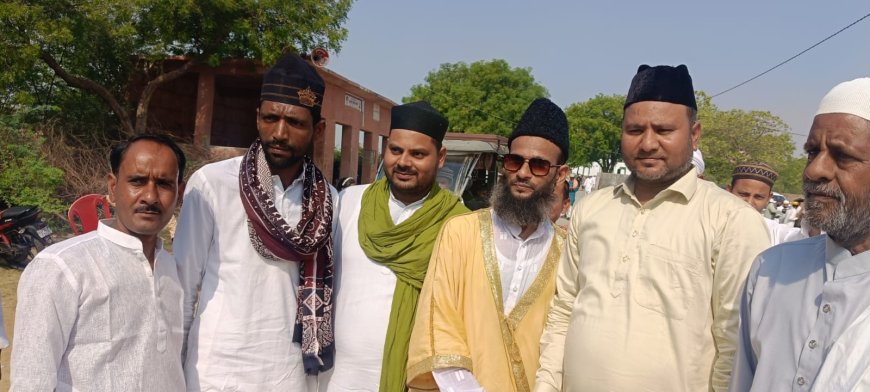 आबिद खान ने शीतल जल बांटकर इमाम का किया सम्मान