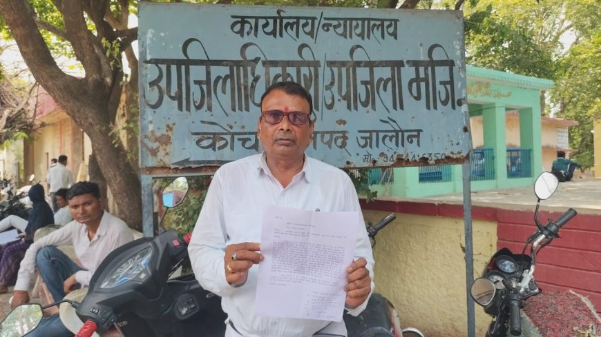 विधायक निधि द्वारा वनबाई गयी नाली को पालिका ने कचड़ा डलवाकर किया बंद