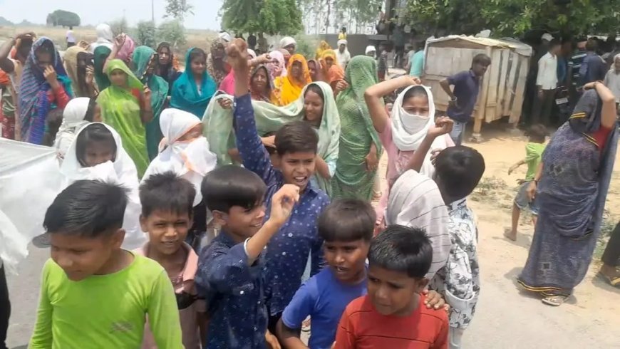 शराब ठेका बंद कराने को महिलाओं ने सड़क पर उतरकर काटा हंगामा