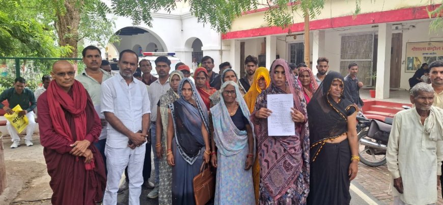 अधेड़ की मौत मामले में नहीं हुई कार्यवाही, डीएम-एसपी कार्यालय का परिजनों ने किया घेराव