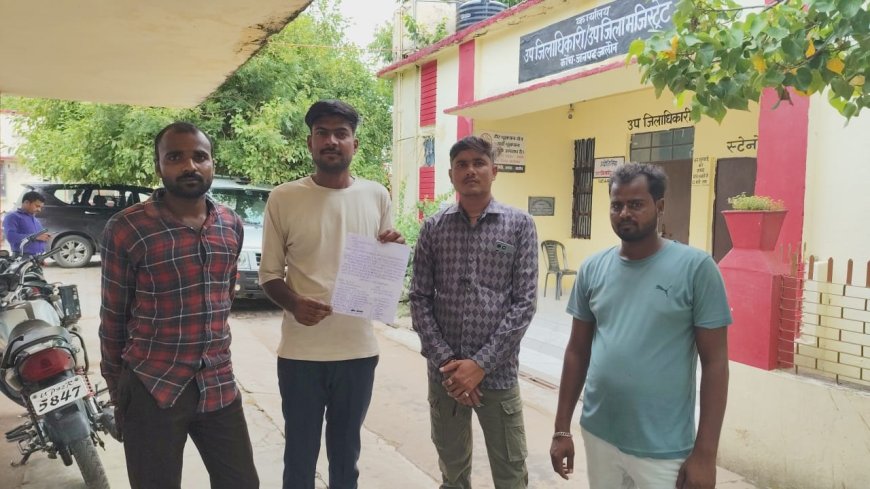 अन्ना गौवंश कर रहे है धान की फसल को बर्बाद एस डी एम को दिया पत्र