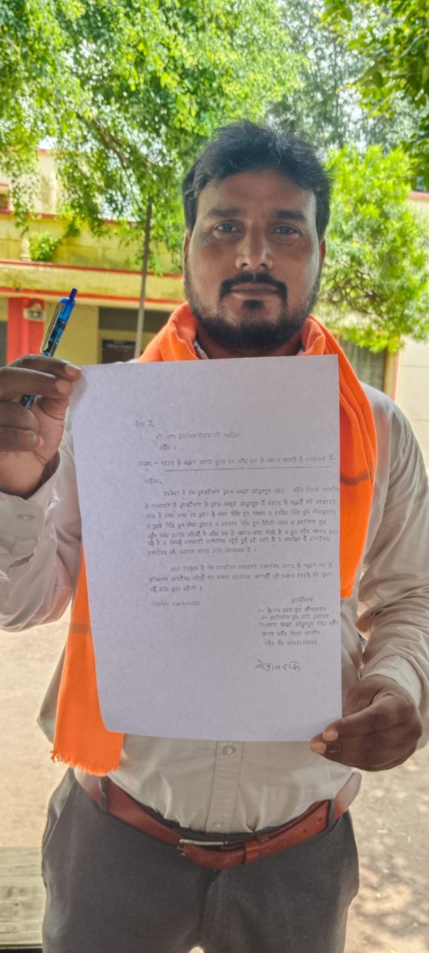 खाद्य के गड्ढों की जगह पर बने मकानों की एस डी एम से की शिकायत