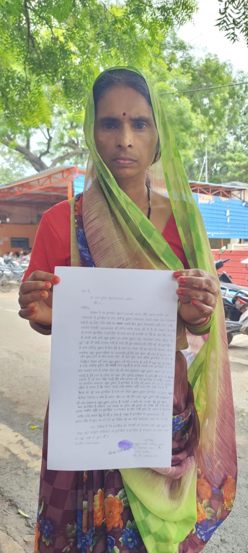 शराब के लिए रुपये न देने पर छत से फेंककर किया घायल