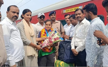युगांडा में पदक जीतने वाली दिब्यांग बेटी का गृह जनपद में हुआ भब्य स्वागत