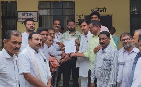 महामहिम राज्यपाल को सम्बोधित एक ज्ञापन कांग्रेसियों ने एस डी एम को सौंपा