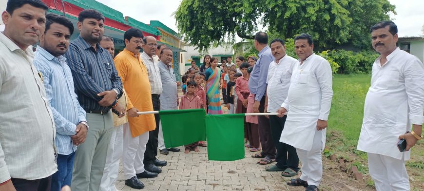 स्कूल चलो अभियान के प्रथम दिन नव प्रवेशित छात्रों का विधायक ने किया स्वागत