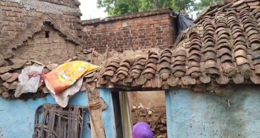 बारिश के चलते भरभराकर गिरा कच्चा मकान, मलवे में दव गया परिवार