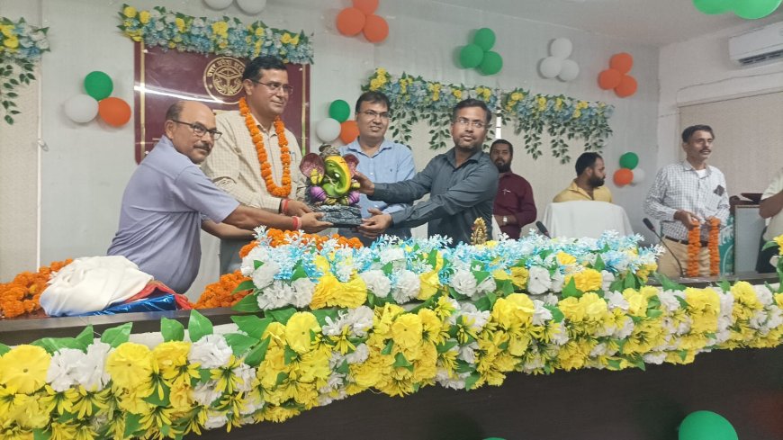 स्थानांतरित एसडीएम सुशील कुमार को दी गई विदाई