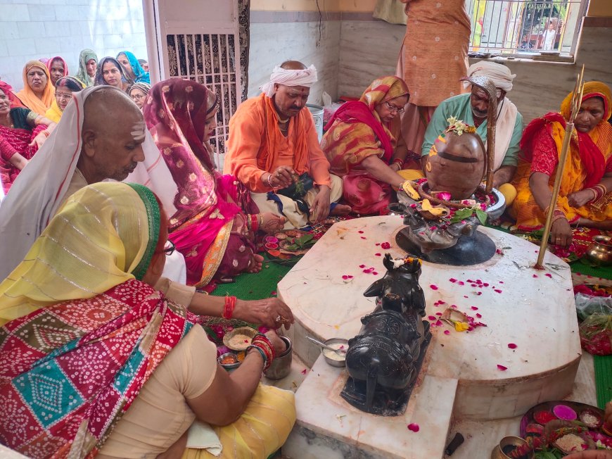 प्राचीन श्रीराम लला मंदिर में श्रीराम महायज्ञ का सातवें दिन भव्य रुद्राभिषेक यज्ञ,शिवार्चन अनुष्ठान जारी