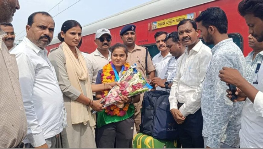 युगांडा में पदक जीतने वाली दिब्यांग बेटी का गृह जनपद में हुआ भब्य स्वागत