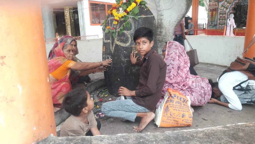 सावन के पहले सोमवार को शिव मंदिरों में बम बम भोले के नारों से गुंजा शिवालय