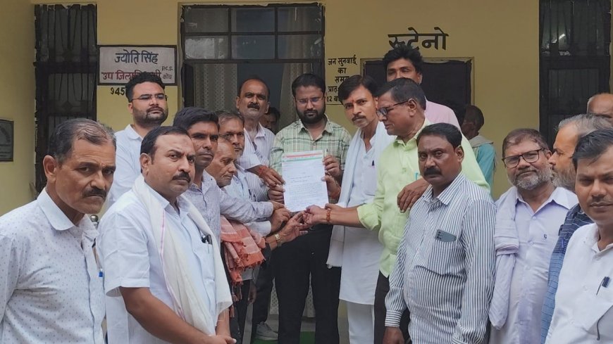 महामहिम राज्यपाल को सम्बोधित एक ज्ञापन कांग्रेसियों ने एस डी एम को सौंपा