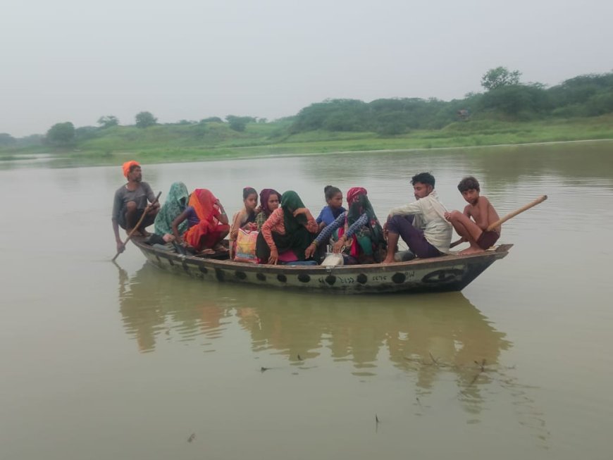 यमुना का अचानक जल स्तर बढ़ने से कई गांवों का ब्लाक मुख्यालय से संपर्क टूटा