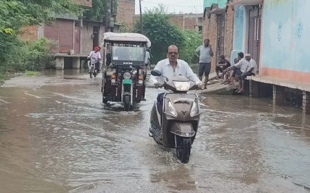 जल निकासी न होने से धनुतालाब मार्ग हुआ अवरुद्ध