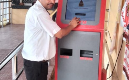 ऑटोमेटिक टिकट वेंडिंग मशीन का संचालन ठप्प होने से यात्रियों को हो रही असुविधा