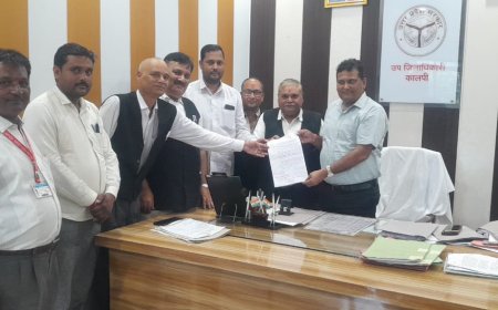 अन्ना पशुओं के विचरण पर रोक लगाने के लिए अधिवक्ताओं ने सौपा ज्ञापन