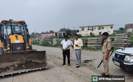 एसडीएम ने रेलवे ओवरब्रिज सड़क के गढृढों को मुक्त कराने का दिया आदेश