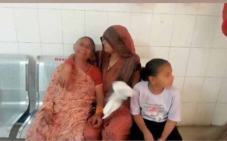 ससुरालीजनों से परेशान महिला ने मंदिर के अंदर पेट्रोल डाल कर लगाई आग