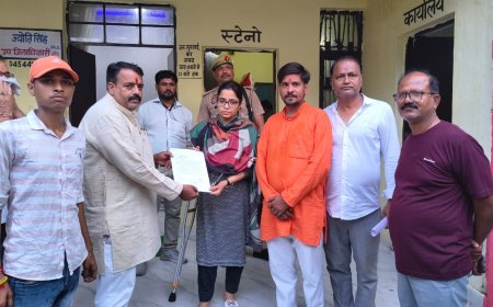 इंटर लॉकिंग चोरी की घटना पर विश्व हिंदू परिषद ने एस डी एम को दिया पत्र