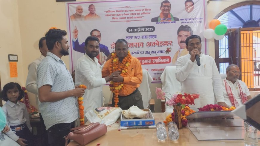 सेवा निवृत्त होने पर पालिका सफाई निरीक्षक हरिशंकर निरंजन को दी भावभीनी विदाई