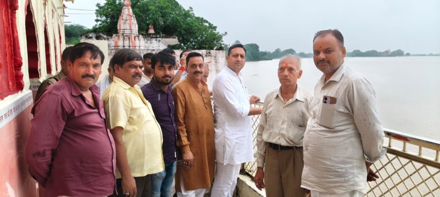 6 सेंमी प्रति घंटा की हिसाब से गिरावट,यमुना का जलस्तर 110.80 मीटर पर