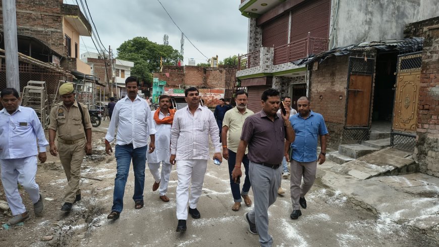 एसडीएम, पालिकाध्यक्ष ने बाढ़ प्रभावित इलाकों की सफाई व्यवस्था का किया निरीक्षण