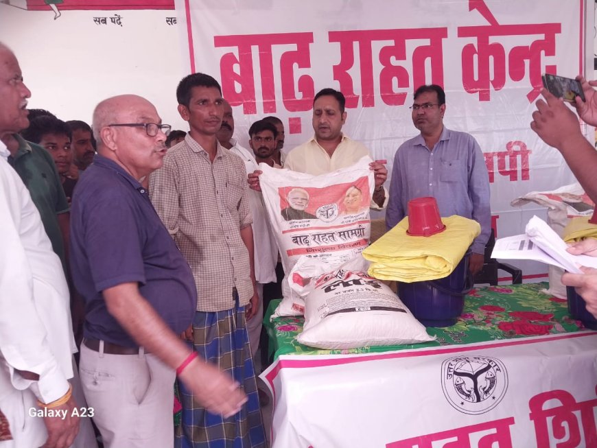 विधायक एवं तहसीलदार ने 3 ग्रामों के 250 बाढ़ पीड़ित परिवारों को बाँटी राशन सामग्री