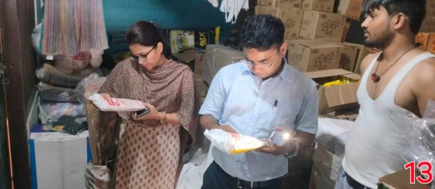 मिठाइयों में मिलावट रोकने के लिए उपजिलाधिकारी ने टीम के साथ की छापेमारी