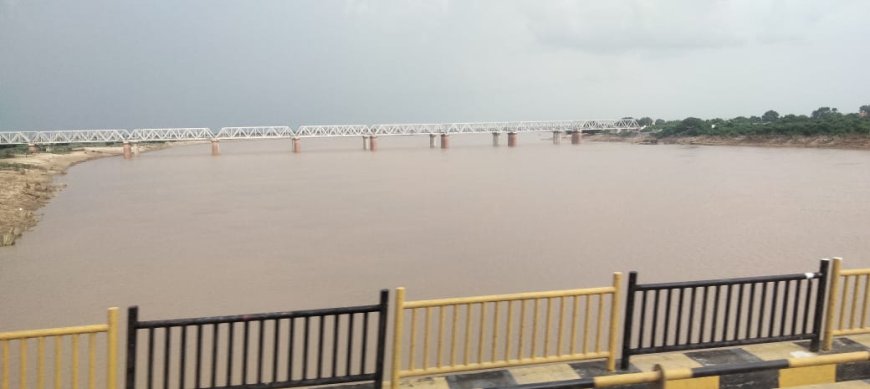 यमुना का जलस्तर खतरे के निशान से 5 मीटर नीचे खिसकने से राहत